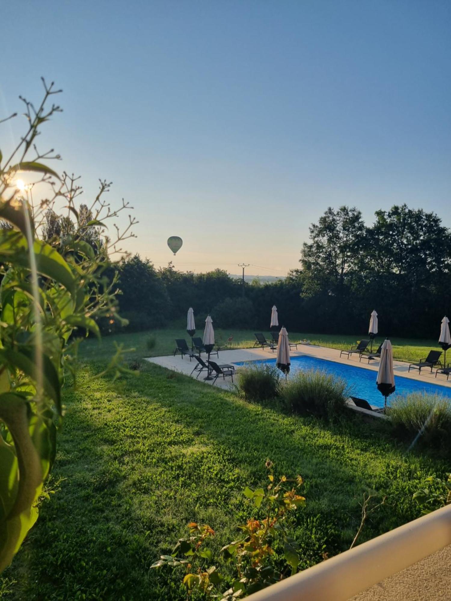 Hotel Au Perigord Noir Hautefort Zewnętrze zdjęcie